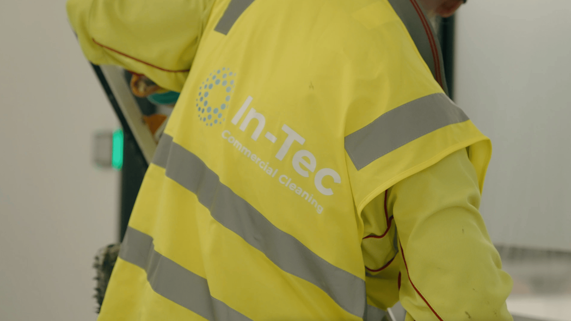 in-tec-commercial-cleaning-jacket