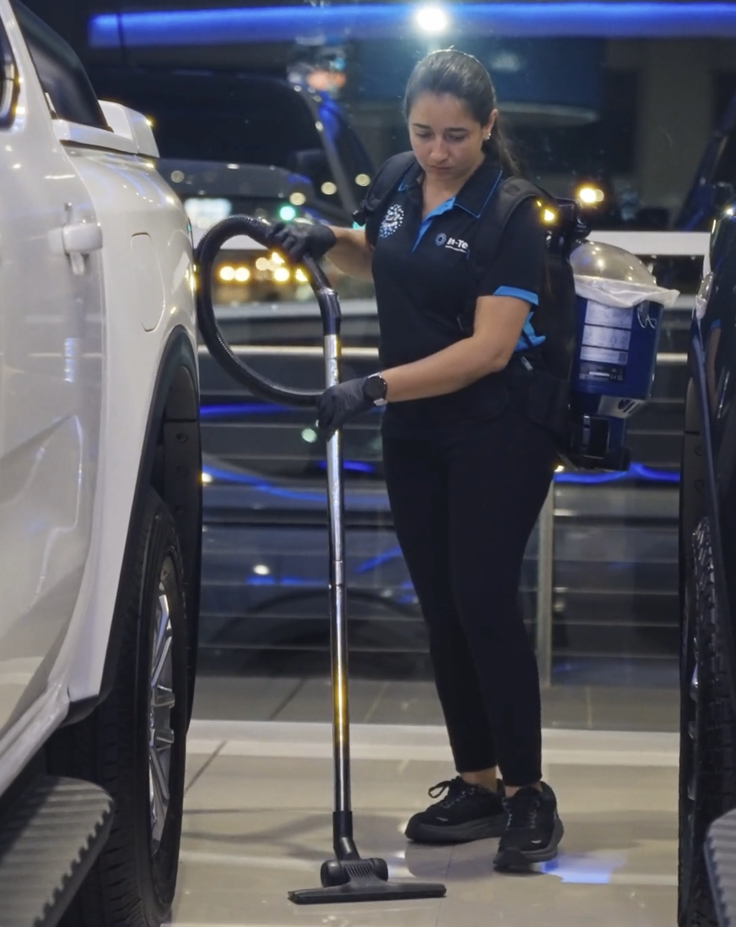 in-tec-commercial-cleaning-vacuum-2